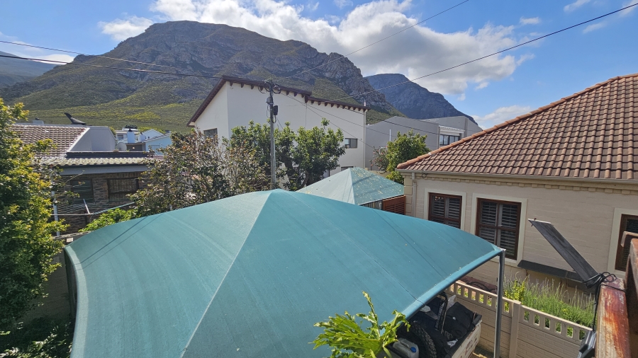 5 Bedroom Property for Sale in Voelklip Western Cape